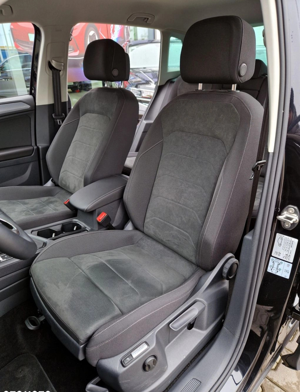 Volkswagen Tiguan cena 135500 przebieg: 6900, rok produkcji 2023 z Ciechocinek małe 407